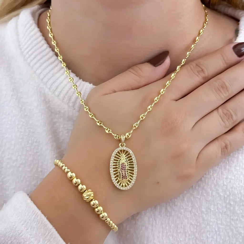 Conjunto De Dama Con Cadena De Tejido Gucci, Manilla Dorada Y Dije De La Virgen