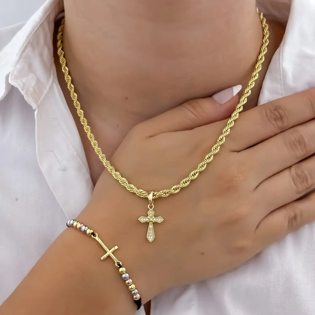 Conjunto De Dama Con Cadena De Tejido Lazo, Dije De Cruz, Manilla Tres Oros Con Herraje De Cruz