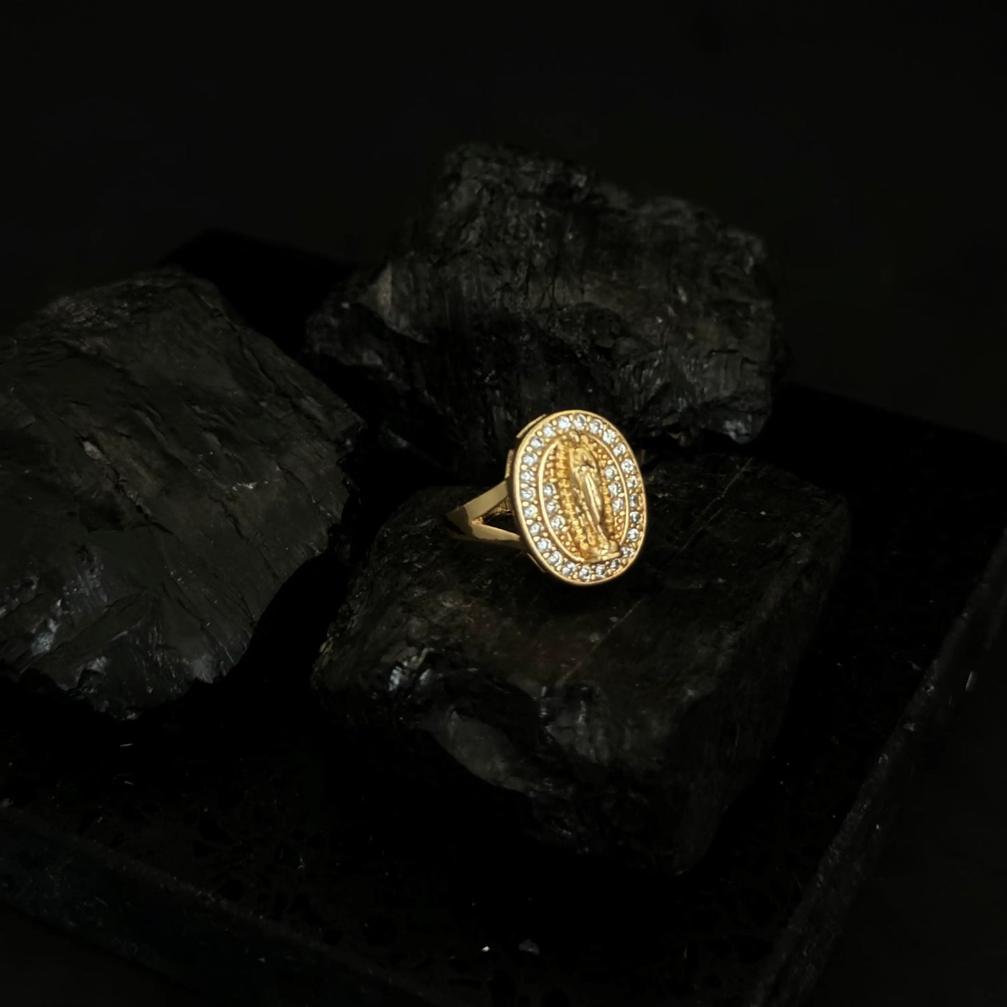 Anillo de Caballero Con Diseño Guadalupe Y Piedras Cristal + Envío Gratis