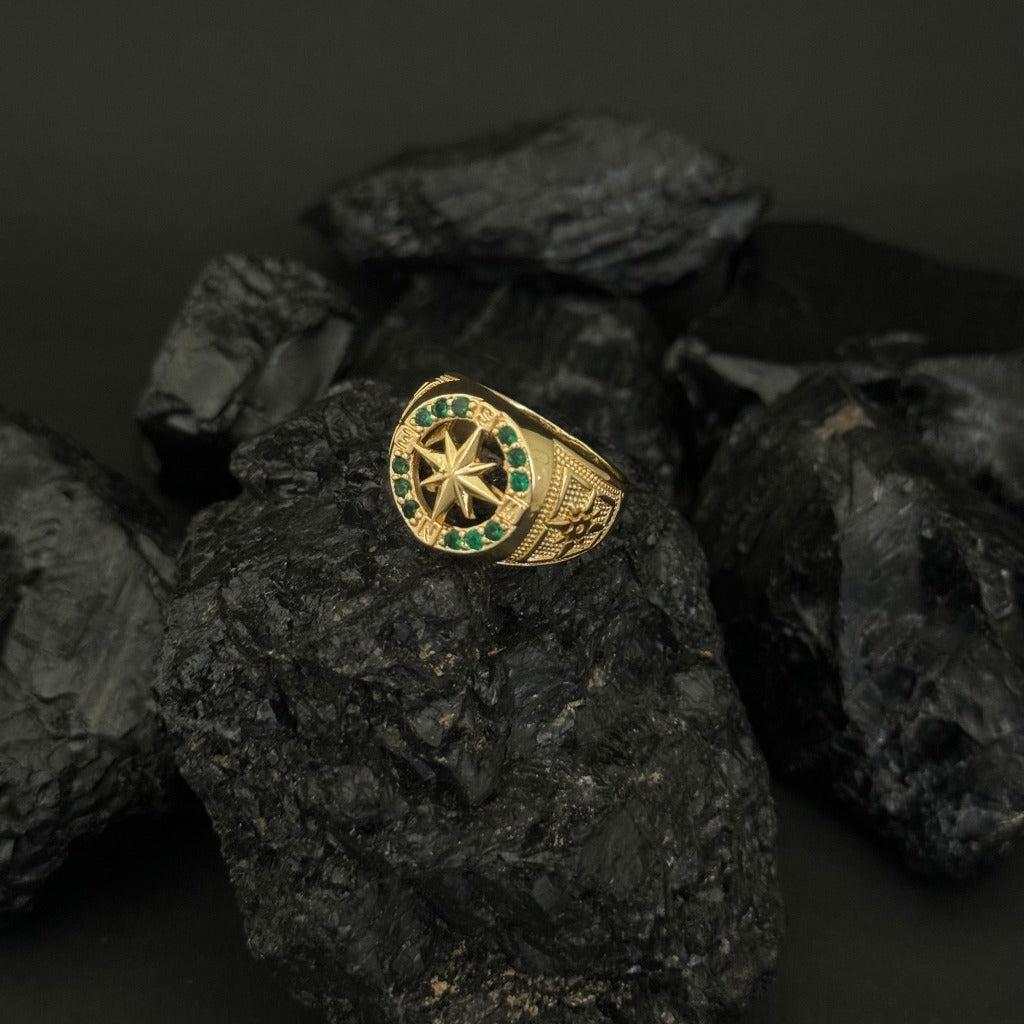Anillo De Caballero Con Diseño De Brújula De Piedras Verdes + Envío Gratis