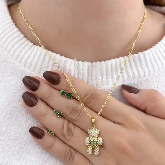 Conjunto De Dama Con Cadena De Tejido Cartier Fina, Dije De Oso Y Juego De Tres Pares De Topos Verdes