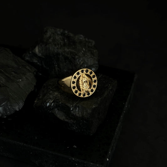 Anillo de Caballero Con Diseño Guadalupe Con Piedras Cristales Negros + Envío Gratis