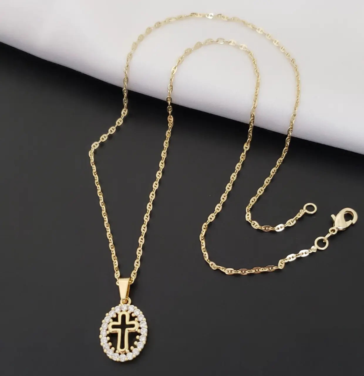 Cadena Para Niños De Tejido Gucci De 45cm-2mm De Grosor + Dije De Cruz + Envío Gratis